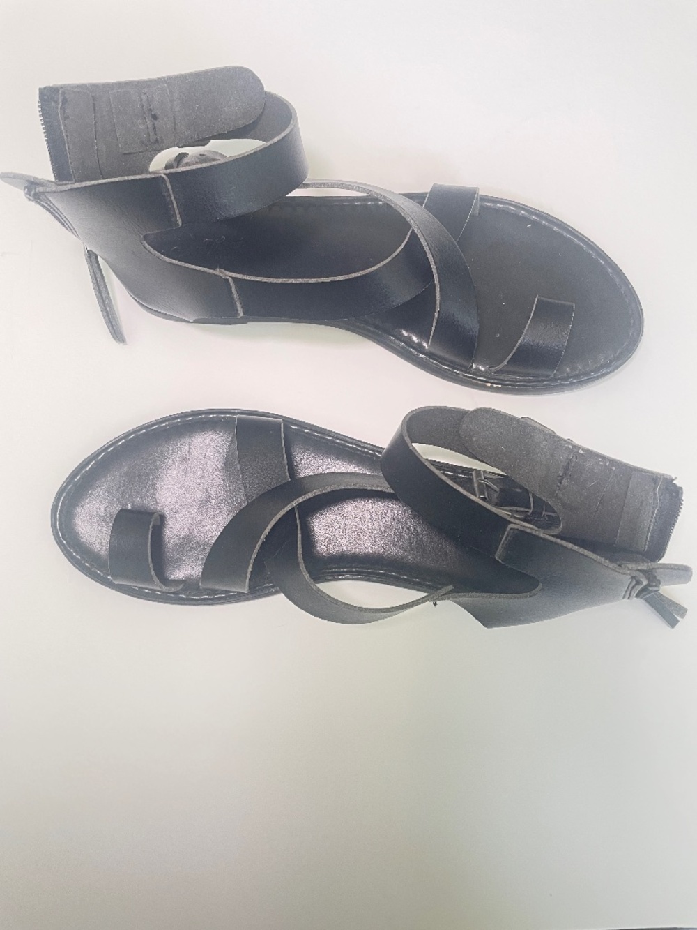 Black sandals size 8